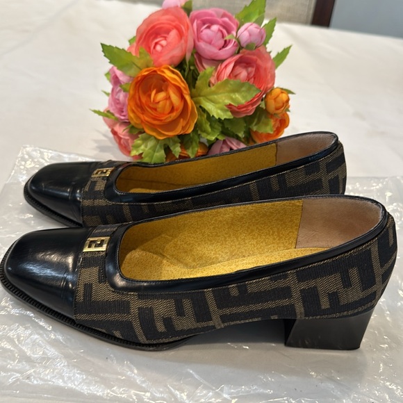 Authentic Fendi shoes - Picture 2 of 10